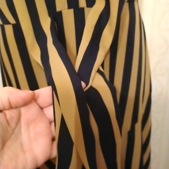 Original Joseph Ribkoff NWT flowy flattering and stylish sz 8 dress - Picture 9 of 12